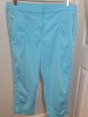Chico's Zenergy Aqua Blue Capri Pants with Zip Pockets Size 1X (3)